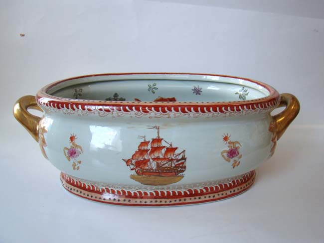 A fine Chinese Export Porcelain "Armorial Style" bowl